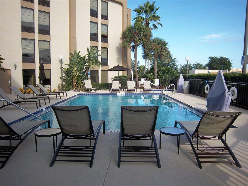 Hampton Inn Daytona Speedway-Airport Дейтона-Біч Екстер'єр фото